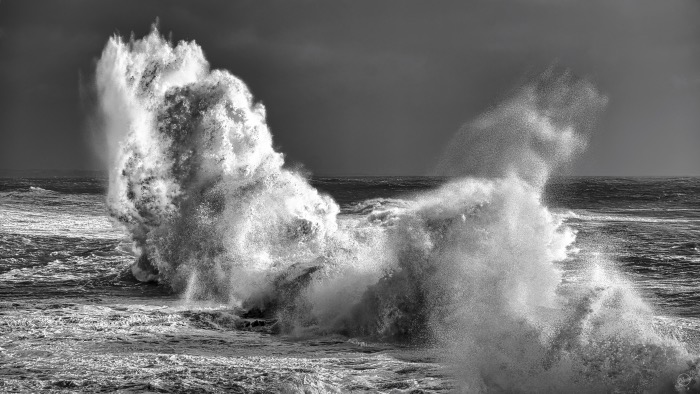 La tempête attaque la côte
